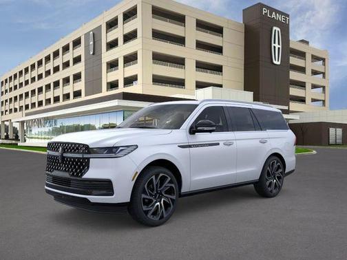 Crystal White Metallic Clearcoat 2026 Lincoln Navigator Black Label