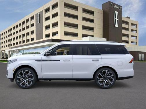 Crystal White Metallic Clearcoat 2026 Lincoln Navigator Black Label