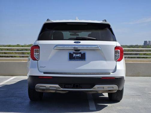 White 2021 Ford Explorer XLT
