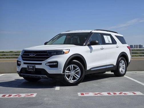 White 2021 Ford Explorer XLT