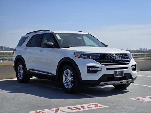 White 2021 Ford Explorer XLT