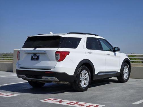 White 2021 Ford Explorer XLT