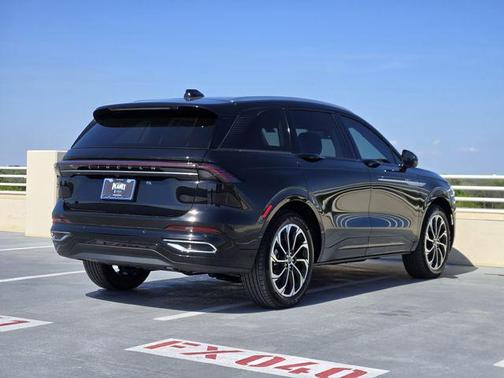 Infinite Black Metallic Clearcoat 2026 Lincoln Nautilus Reserve
