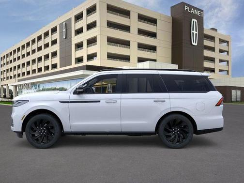 Crystal White Metallic Clearcoat 2026 Lincoln Navigator Reserve