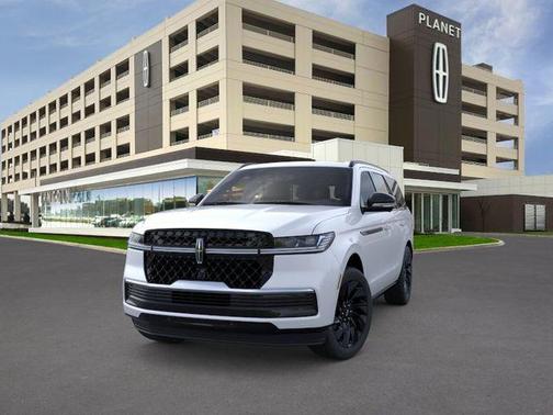 Crystal White Metallic Clearcoat 2026 Lincoln Navigator Reserve