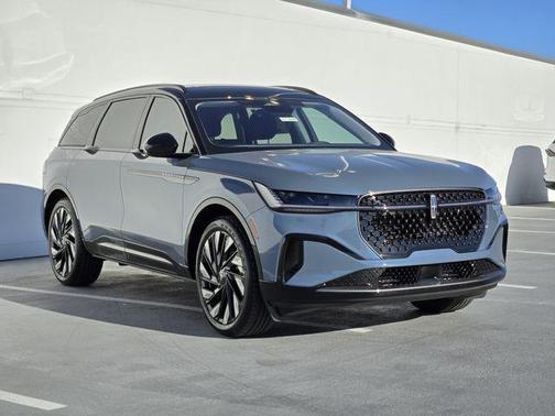 Whisper Blue Metallic Clearcoat 2026 Lincoln Nautilus Reserve