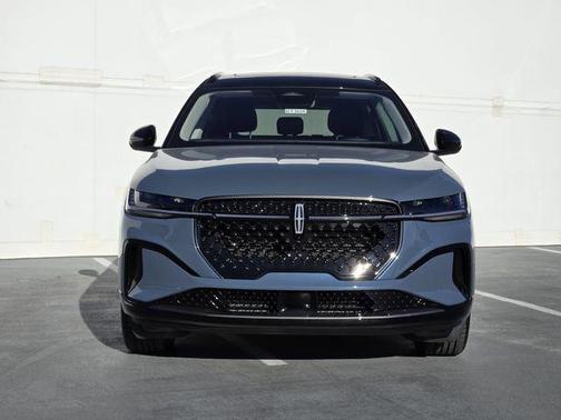 Whisper Blue Metallic Clearcoat 2026 Lincoln Nautilus Reserve