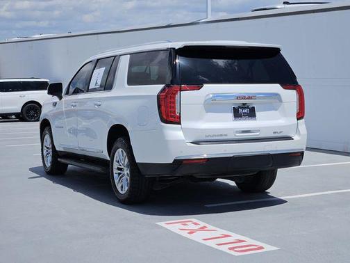 White Frost Tricoat 2022 GMC Yukon XL SLT