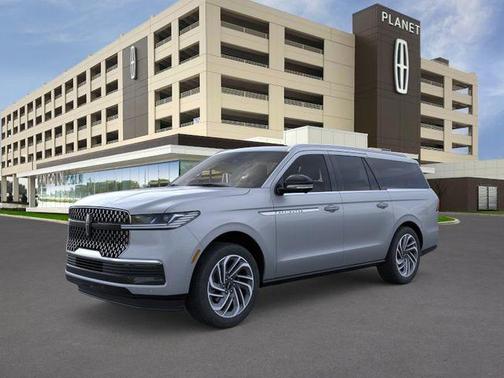 Gray Mist Metallic Tri-Coat 2026 Lincoln Navigator Reserve