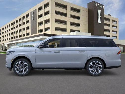 Gray Mist Metallic Tri-Coat 2026 Lincoln Navigator Reserve