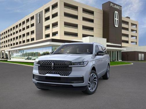 Gray Mist Metallic Tri-Coat 2026 Lincoln Navigator Reserve