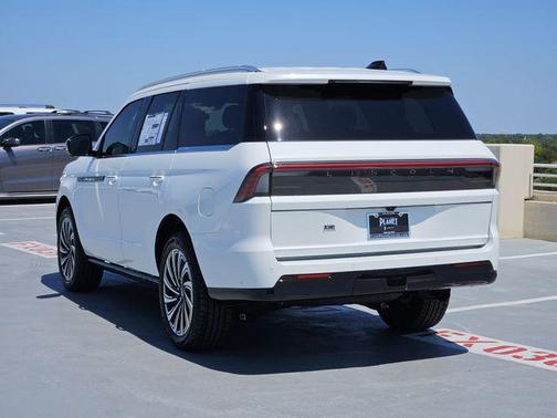 Pristine White Metallic Tri-Coat 2025 Lincoln Navigator Black Label