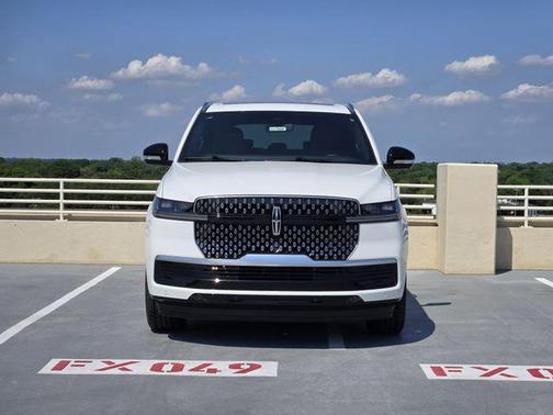 Pristine White Metallic Tri-Coat 2026 Lincoln Navigator Reserve