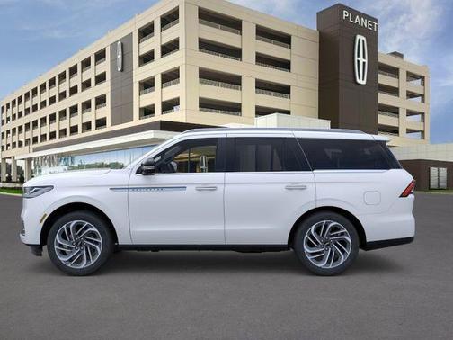 Pristine White Metallic Tri-Coat 2026 Lincoln Navigator Reserve