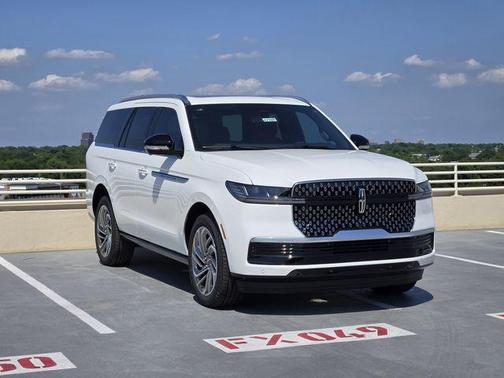 Pristine White Metallic Tri-Coat 2026 Lincoln Navigator Reserve