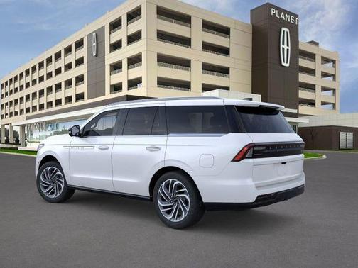 Pristine White Metallic Tri-Coat 2026 Lincoln Navigator Reserve