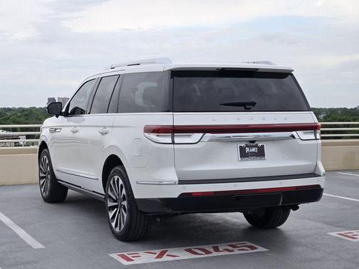 Pristine White Metallic Tri-Coat 2024 Lincoln Navigator Reserve