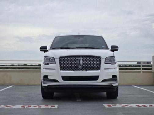 Pristine White Metallic Tri-Coat 2024 Lincoln Navigator Reserve