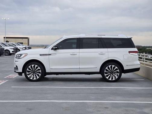 Pristine White Metallic Tri-Coat 2024 Lincoln Navigator Reserve