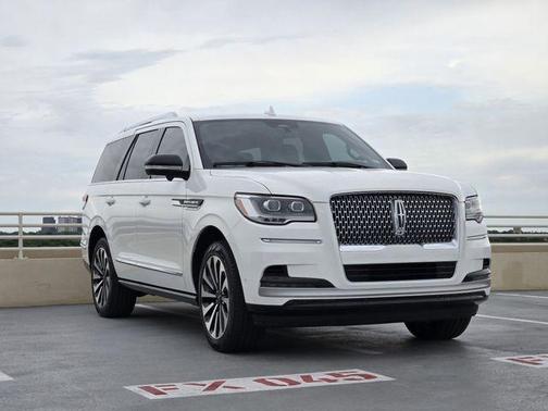 Pristine White Metallic Tri-Coat 2024 Lincoln Navigator Reserve