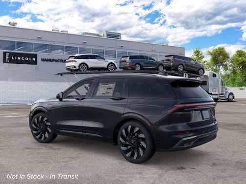 Infinite Black Metallic Clearcoat 2026 Lincoln Nautilus Reserve