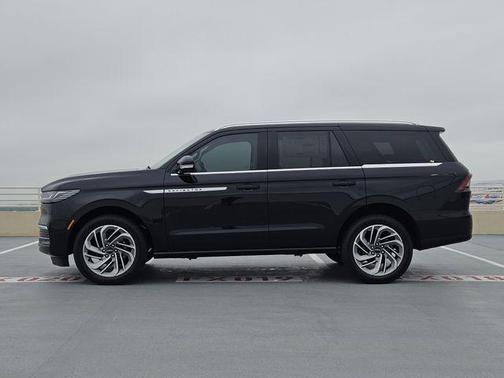 Infinite Black Metallic Clearcoat 2026 Lincoln Navigator Reserve