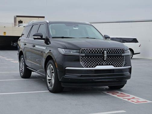 Infinite Black Metallic Clearcoat 2026 Lincoln Navigator Reserve