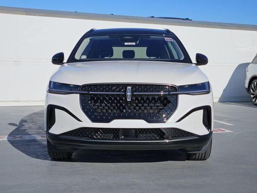 White Platinum Metallic Tri-Coat 2026 Lincoln Nautilus Reserve