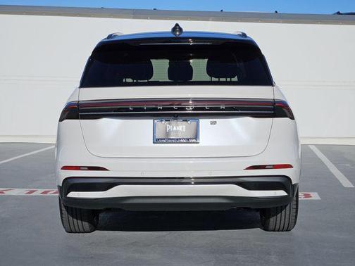 White Platinum Metallic Tri-Coat 2026 Lincoln Nautilus Reserve