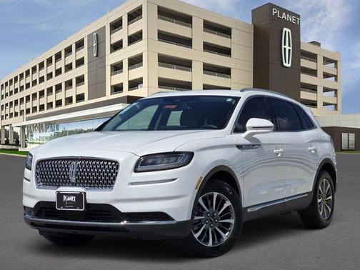 Pristine White Metallic Tri-Coat 2022 Lincoln Nautilus Standard