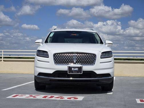 Pristine White Metallic Tri-Coat 2022 Lincoln Nautilus Standard