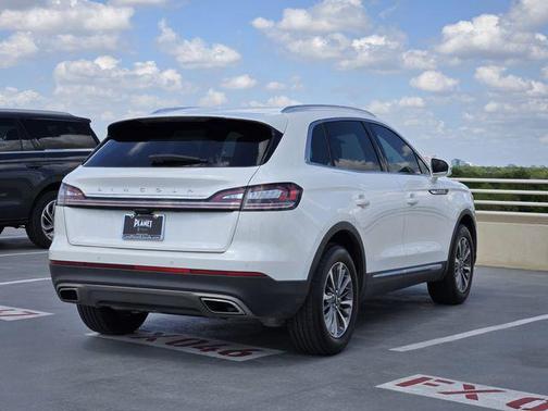 Pristine White Metallic Tri-Coat 2022 Lincoln Nautilus Standard