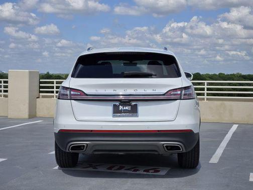 Pristine White Metallic Tri-Coat 2022 Lincoln Nautilus Standard