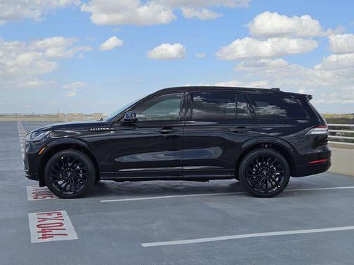 Infinite Black Metallic Clearcoat 2026 Lincoln Aviator Reserve AWD