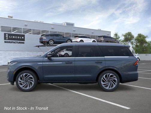 Flight Blue Metallic Clearcoat 2026 Lincoln Navigator Reserve