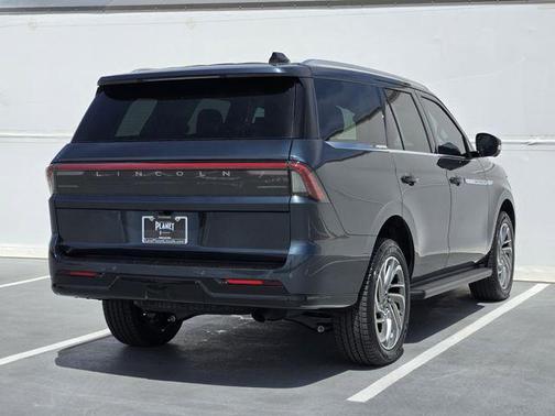 Flight Blue Metallic Clearcoat 2026 Lincoln Navigator Premiere