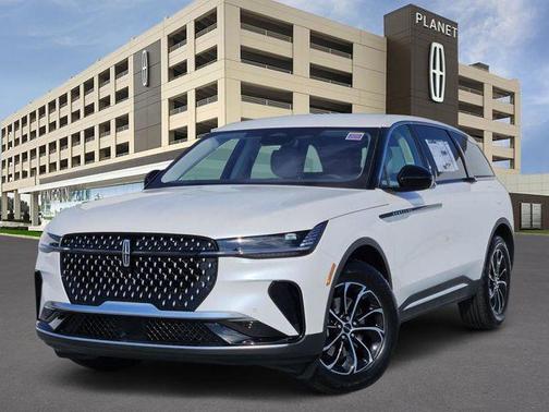 White Platinum Metallic Tri-Coat 2026 Lincoln Nautilus Premiere