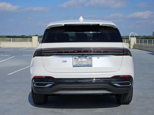 White Platinum Metallic Tri-Coat 2026 Lincoln Nautilus Premiere