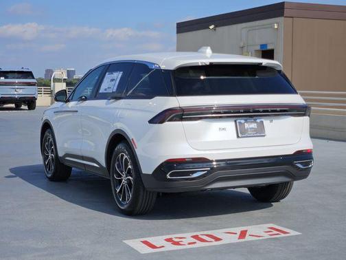 White Platinum Metallic Tri-Coat 2026 Lincoln Nautilus Premiere