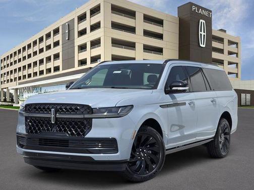 Gray Mist Metallic Tri-Coat 2026 Lincoln Navigator Reserve
