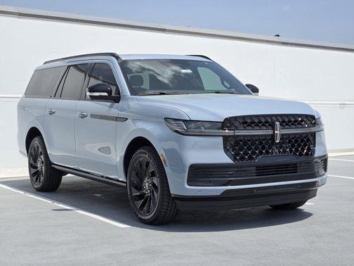 Gray Mist Metallic Tri-Coat 2026 Lincoln Navigator Reserve