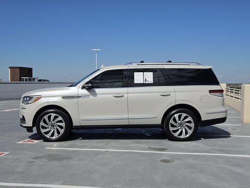 2024 Lincoln Navigator Premiere