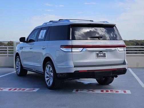 2024 Lincoln Navigator Premiere