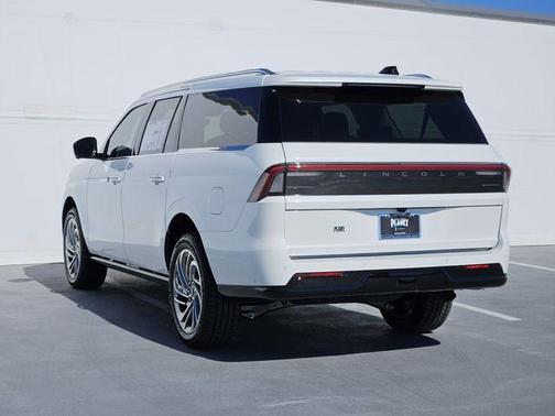 Pristine White Metallic Tri-Coat 2025 Lincoln Navigator Reserve