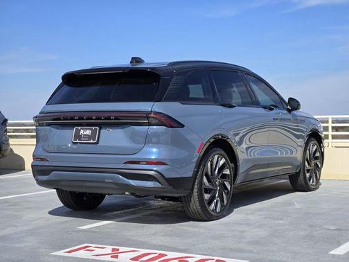 Whisper Blue Metallic Clearcoat 2026 Lincoln Nautilus Reserve