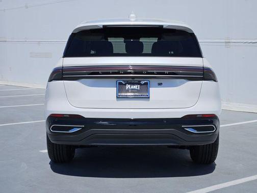 White Platinum Metallic Tri-Coat 2026 Lincoln Nautilus Premiere