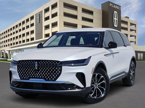 White Platinum Metallic Tri-Coat 2026 Lincoln Nautilus Premiere