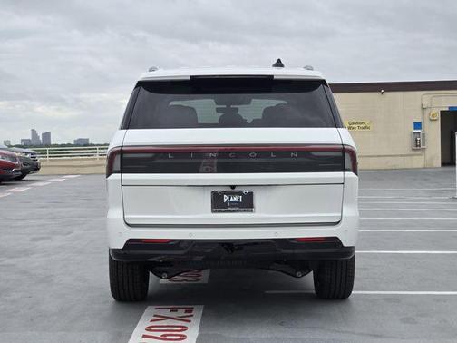 Pristine White Metallic Tri-Coat 2026 Lincoln Navigator Reserve