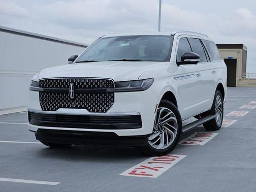 Pristine White Metallic Tri-Coat 2026 Lincoln Navigator Reserve