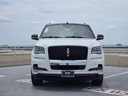 Pristine White Metallic Tri-Coat 2024 Lincoln Navigator Black Label